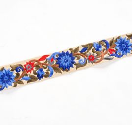 Vyšívaná stuha šantung velké květy modré