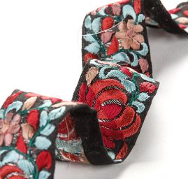 Vyšívaná stuha šantung květy červené