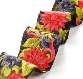 Vyšívaná stuha šantung čevené květy
