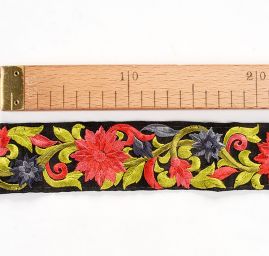 Vyšívaná stuha šantung čevené květy