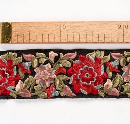 Vyšívaná stuha šantung velké květy červené