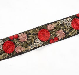 Vyšívaná stuha šantung olivové listy červený květ