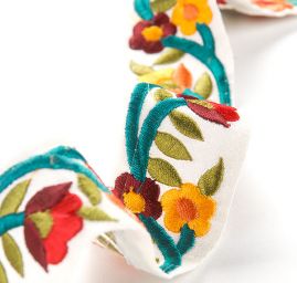 Vyšívaná stuha šantung drobné květy oranžové