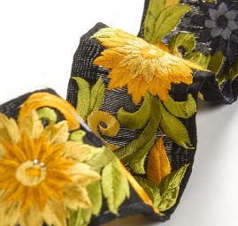 Vyšívaná stuha šantung větší květ žlutý