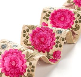 Vyšívaná stuha šantung široká fuchsiová