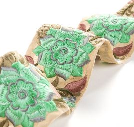 Vyšívaná stuha šantung široká hráškově zelená