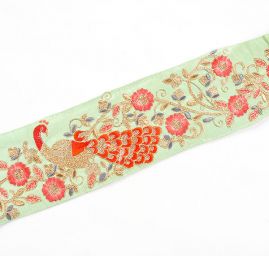 Vyšívaná stuha šantung vzor pávi pistáciová