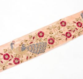 Vyšívaná stuha šantung vzor pávi meruňková