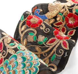 Vyšívaná stuha šantung vzor pávi černá