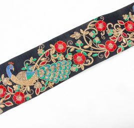 Vyšívaná stuha šantung vzor pávi modročerná