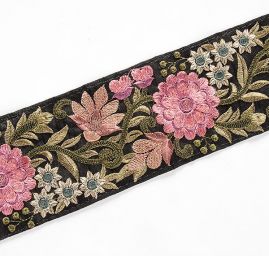 VVyšívaná stuha šantung široká světle růžová