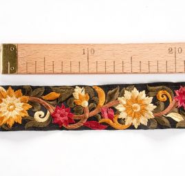 Vyšívaná stuha šantung velké hnědé květy