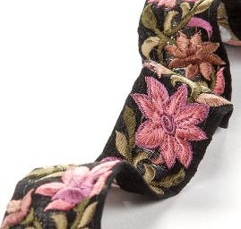 Vyšívaná stuha šantung 4cm pudrový květ