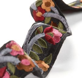 Vyšívaná stuha šantung malé barevné květy