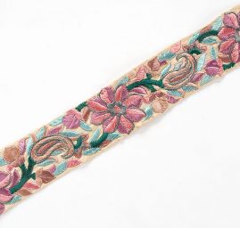 Vyšívaná stuha šantung růžovošedý květ