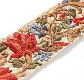 Vyšívaná stuha šantung červené poupě