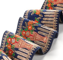 Vyšívaná stuha šantung vzor vázy modrý