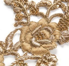 Středová aplikace květinový vzor zlatá