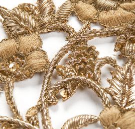 Středová aplikace květinový vzor zlatá