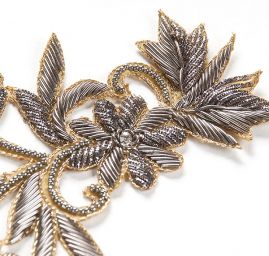 Korálková aplikace květinový motiv ocelově šedá