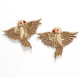 Zvířecí aplikace barevní papoušci světle béžové barvy