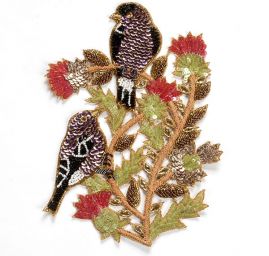 Aplikace ptáčci fialovozlaté barvy na keři