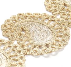 Krajková kovová stuha paisley vzor kapky