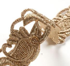Čipková kovová stuha s flitrami paisely ornament