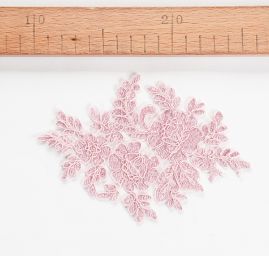 Krajková aplikace středová růžová