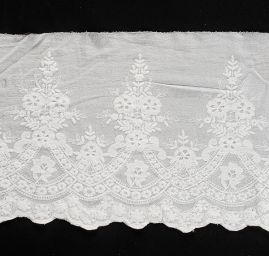 Krajka lem jemný žoržet s výšivkou