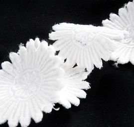 Krajková porta velké květy kopretiny bílé