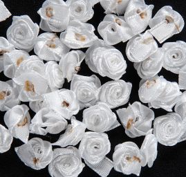 Látkový kvet ruže malá biela
