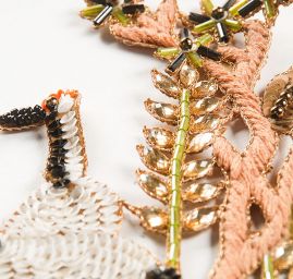 Zvířecí a květinová aplikace volakvy zlatá