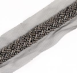 Stuha tylová s korálkovou výšivkou stříbrnočerná