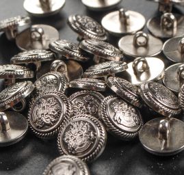 Knoflík plastový půlkulatý drobný vzor 24"