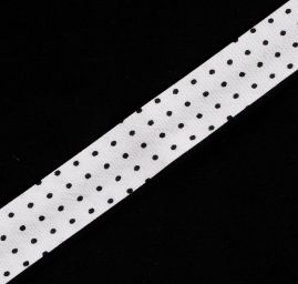 Šikmý proužek bavlna š. 15 mm zažehlený bílý puntík
