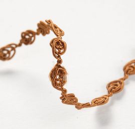 Oděvní prýmerk kapka okrová