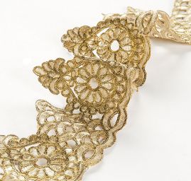 Krajková kovová stuha ornamentální vzor
