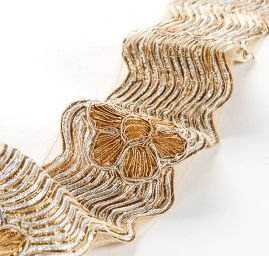 Krajková  kovová stuha na tylu květy