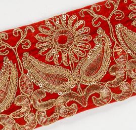 Sametová stuha vyšívaná květy s flitry červená