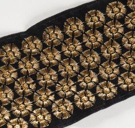 Sametová vyšívaná stuha široká drobné květy