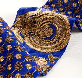 Šantungová stuha široká vyšívaná modrozlatá