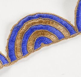 Šantungová stuha vyšívané oblouky sv.modré