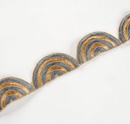 Šantungová stuha vyšívaná oblouky modrošedé