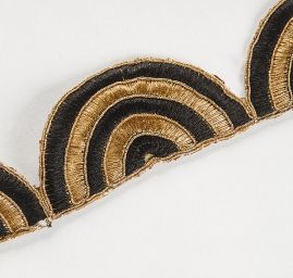 Šantungová stuha vyšívané oblouky černé