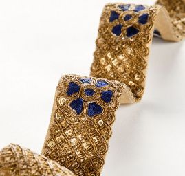 Krajková kovová stuha starozlatá modrá
