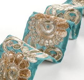Stuha vyšívaná na šantungu široká tyrkysová