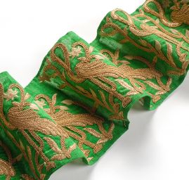 Porta vyšívaná zelený šantung volavka velký vzor