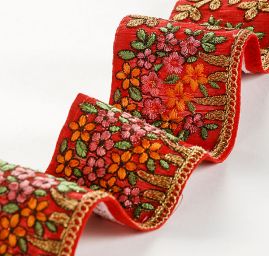 Porta vyšívaná na šantungu drobné květy červená