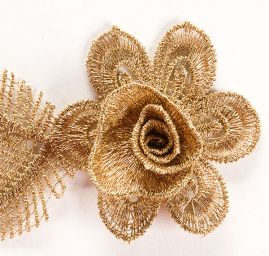 Krajková aplikace květ růže s lístky starozlatá